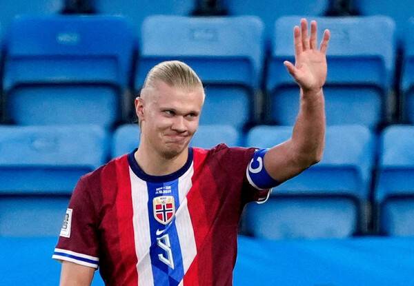 ▲ 노르웨이의 옐링 홀란드와 포르투갈의 크리스티아누 호날두 모두 2026 북중미 월드컵 유럽 예선에서 페널티킥을 실축했다. 차이는 홀란드는 이후 해트트릭을 해냈고 호날두는 침묵했다는 점이다. ⓒ연합뉴스/REUTERS/AFP