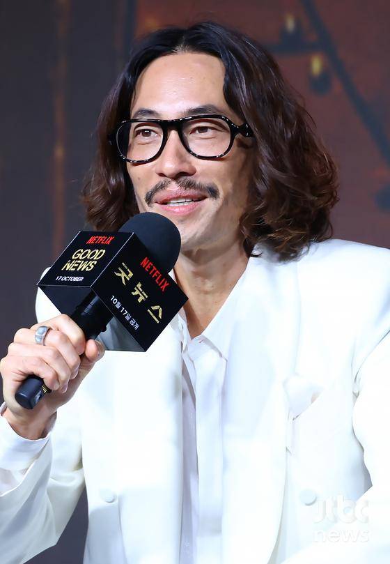 14일 오전 서울 JW매리어트 동대문 스퀘어에서 넷플릭스 오리지널 영화 '굿뉴스' 제작보고회가 열렸다. 변성현 감독, 배우 설경구, 홍경, 류승범이 참석했다. 박세완 엔터뉴스팀 기자 park.sewan@jtbc.co.kr