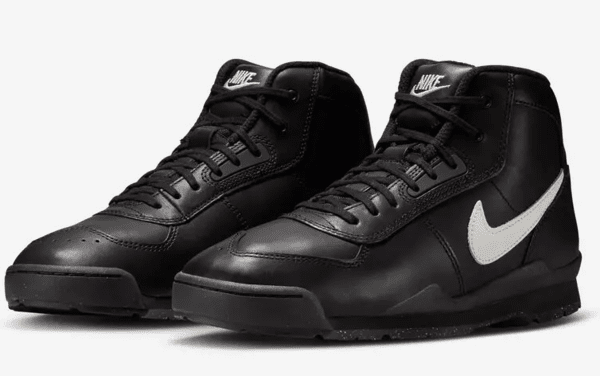 25년 만에 돌아온 스투시 x Nike 발토로를 따뜻하게 환영하자. 1990년에 처음 선보인 발토로는 본래 산길과 도시 거리를 모두 소화할 수 있도록 설계된 하이브리드 슈즈였다.(스투시 x 나이키 발토로 블랙). /사진=나이키