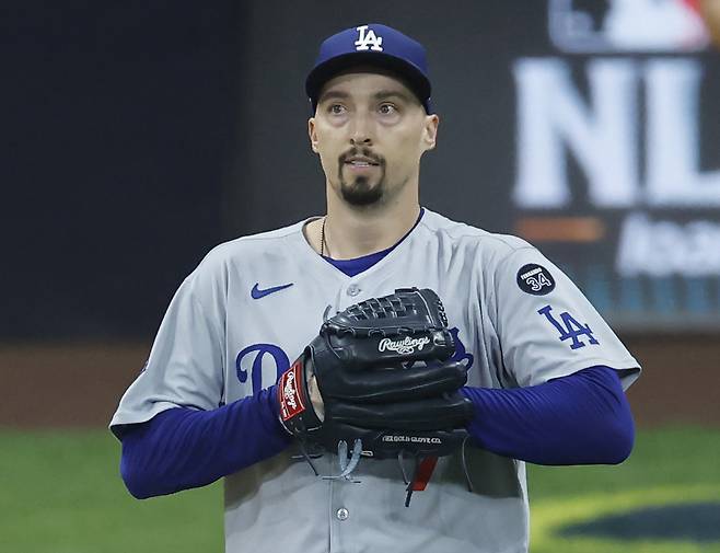 Los Angeles Dodgers starting pitcher Blake Snell (7) prepares to throw in the fourth inning against the Milwaukee Brewers during game one of the MLB National League Championship Series at American Family Field in Milwaukee, Wisconsin, on Monday, October 13, 2025. Photo by Tannen Maury/UPI







<저작권자(c) 연합뉴스, 무단 전재-재배포, AI 학습 및 활용 금지>