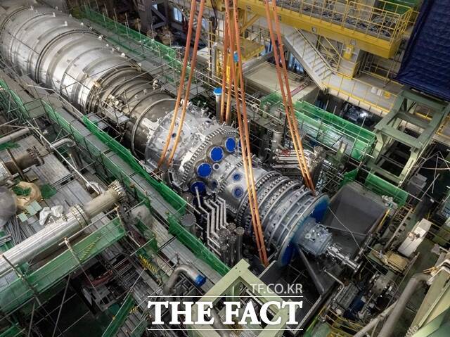 14일 업계에 따르면 두산에너빌리티는 미국 빅테크와 내년 말까지 380MW급 가스터빈 2기를 공급하는 계약을 체결했다. 두산에너빌리티가 개발하고 제작한 380MW급 가스터빈 제품. /두산에너빌리티