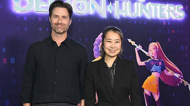 '케데헌'의 공동 감독인 크리스 아펠한스와 매기 강