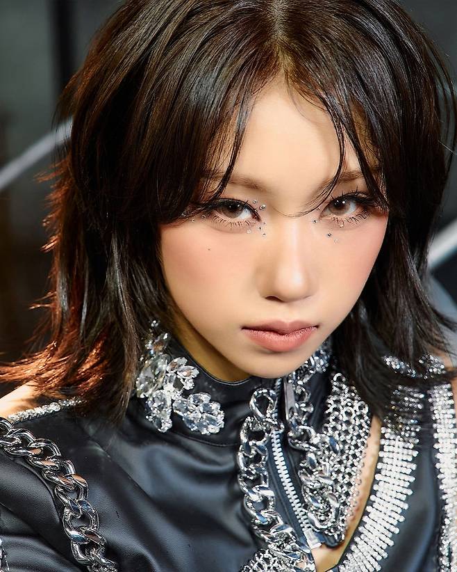 이즈나 최정은 단발(출처 : 인스타그램 @izna_offcl)