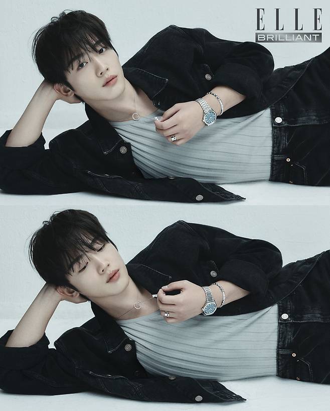 검지에 착용한 ‘앙티페 4줄 화이트 골드 플레인’ 링은 6백14만원 REPOSSI. 약지에 착용한 ‘르 다미에 드 루이 비통’ 링은 가격 미정 LOUIS VUITTON FINE JEWELRY. 재킷은 가격 미정 FERRAGAMO.