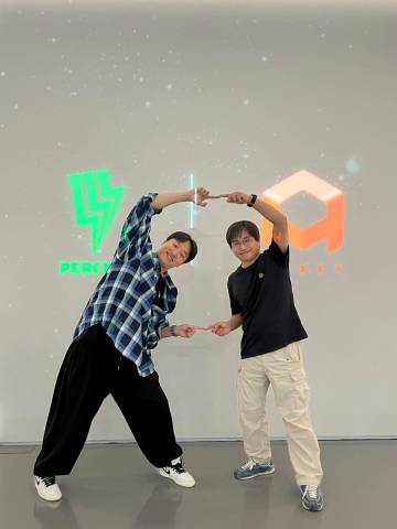 <좌부터 김강안 111퍼센트 대표, 스테판 왕 하비 대표>