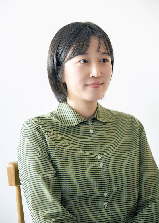 정기현 작가는 이탈리아의 이탈로 칼비노 작가를 좋아한다. 그는 "그의 소설 속 주인공들은 일상보다 붕 뜬 자리에 놓여있다. 자유로운 느낌이 든다"고 했다. 사진 정기현 작가