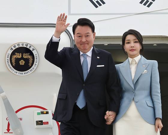 2023년 7월, 북대서양조약기구(NATO·나토) 정상회의 참석을 마치고 폴란드 공식 방문 일정에 들어간 윤석열 대통령과 김건희 여사. 연합뉴스