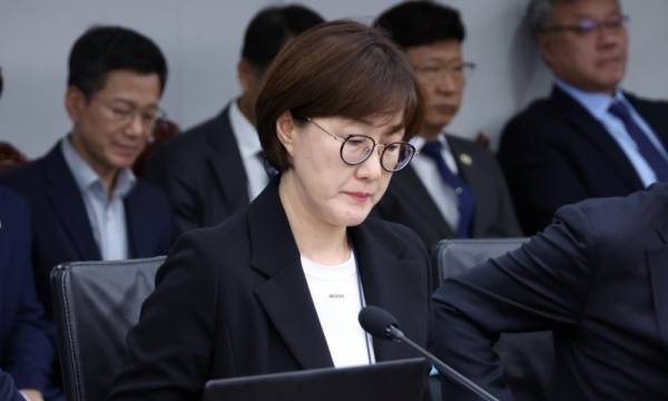 김현지 제1부속실장이 13일 용산 대통령실에서 열린 수석보좌관회의에 참석해 있다. 연합뉴스