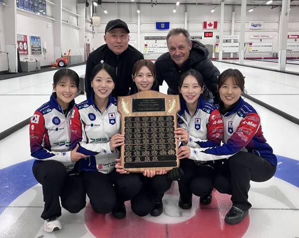 ‘캐나다 컬러스코너 어텀 골드 컬링 클래식’에서 4년 연속 우승을 차지한 경기도청 여자 컬링팀. 경기도체육회 제공