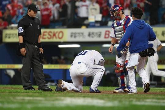쓰러진 김영웅. 사진[연합뉴스]