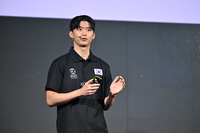 김민겸 UNIST 산업공학과 학생이 제5회 국제 퀀트 챔피언십에서 자신의 투자 전략과 알고리즘을 발표하고 있다. [사진=본인 제공]