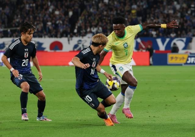 일본은 전반 중반까지 잘 싸웠으나 브라질의 공세를 막지 못한 채 2실점했다. 비니시우스의 왼쪽 측면 돌파는 그나마 잘 막아내며 대량 실점은 피했다. 사진=REUTERS=연합뉴스