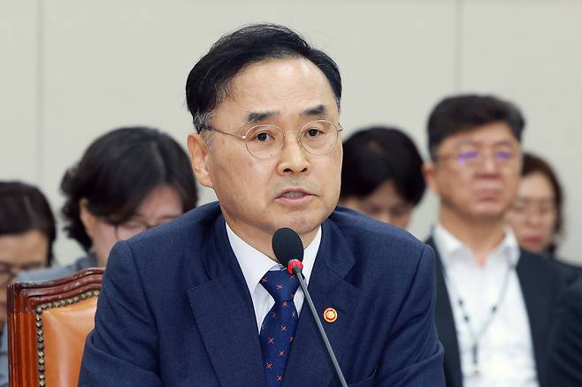 14일 서울 영등포구 여의도 국회에서 열린 교육부, 국가교육위원회 등에 대한 교육위원회 국정감사에서 차정인 국가교육위원장이 의원 질의에 답하고 있다. [연합]