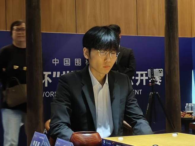 [서울=뉴시스] 신진서 9단, 당이페이 9단(중국)과의 제3회 취저우 란커배 세계바둑오픈전 결승 3번기 2국에서 승리. (사진=한국기원 제공) *재판매 및 DB 금지