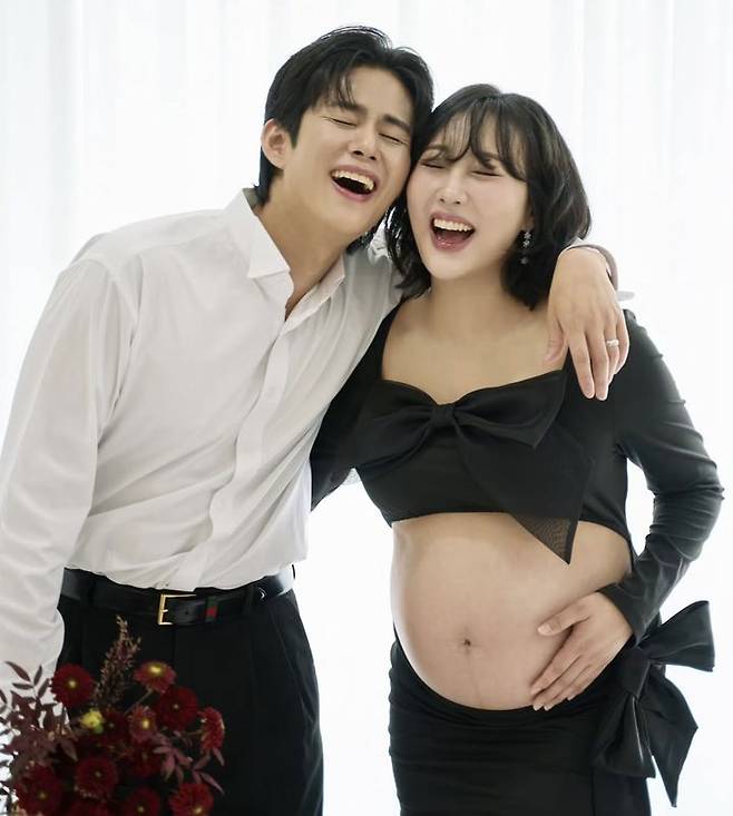 [서울=뉴시스] 손민수, 임라라. (사진 = 소셜 미디어 캡처) 2025.10.14. photo@newsis.com *재판매 및 DB 금지