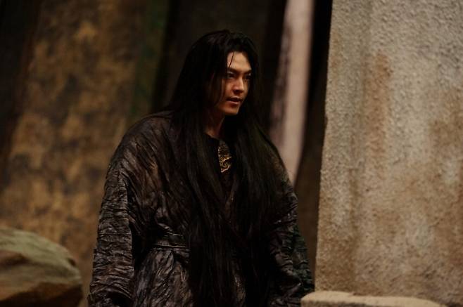 김우빈이 아랍어 연기에 치열한 노력을 해 주목받고 있다. 넷플릭스 제공