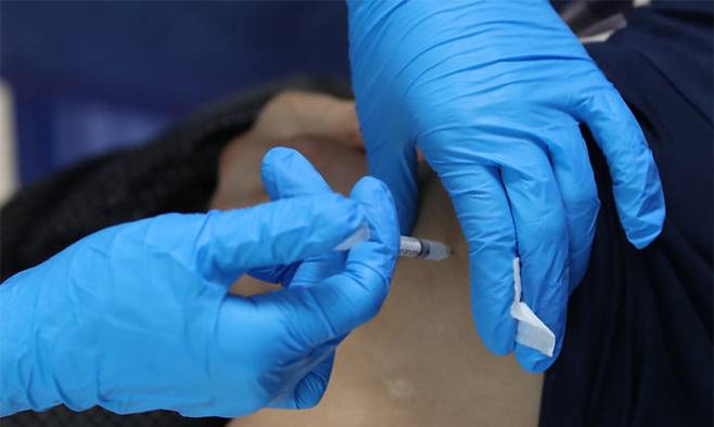 코로나19 백신 접종. 뉴시스