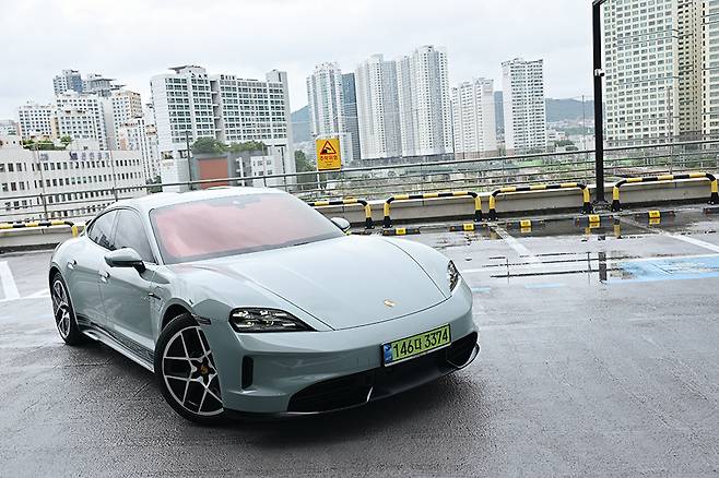 포르쉐 타이칸 4S. 사진: 김학수 기자