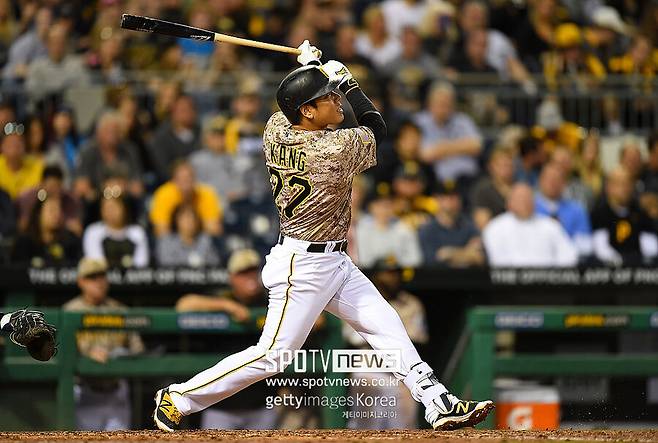 ▲ 강정호는 최근 자신의 유튜브 채널에서 메이저리그 재도전을 놓고 팬 투표를 벌였고, 92%의 압도적인 찬성과 함께 재도전을 선언했으며 이후 6개월 이상 몸을 만들어왔다