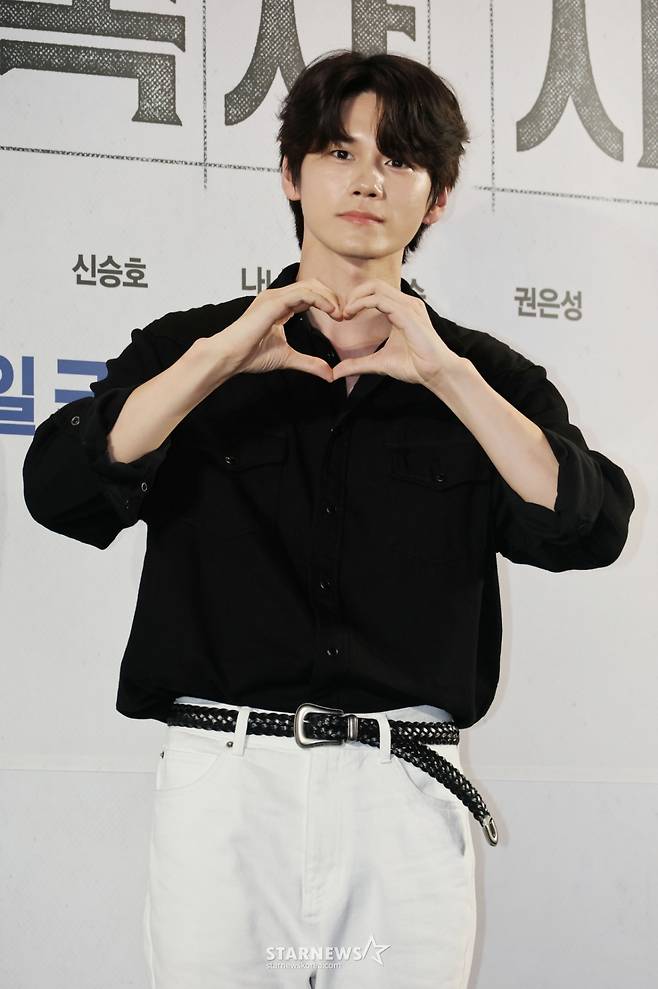 배우 옹성우가 21일 오후 서울 롯데시네마 롯데월드점에서 진행된 영화 '전지적 독자 시점(감독 김병우) VIP 시사회 포토월 행사에 참석해 포즈를 취하고 있다. /2025.0721 /사진=이동훈 photoguy@