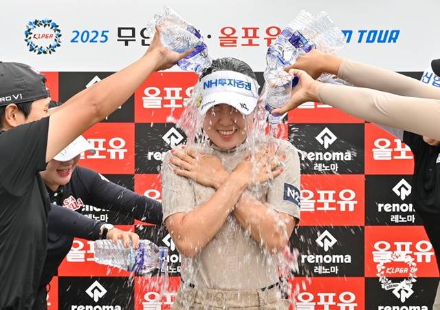 최정원의 우승 세리머니. /사진=KLPGA 제공