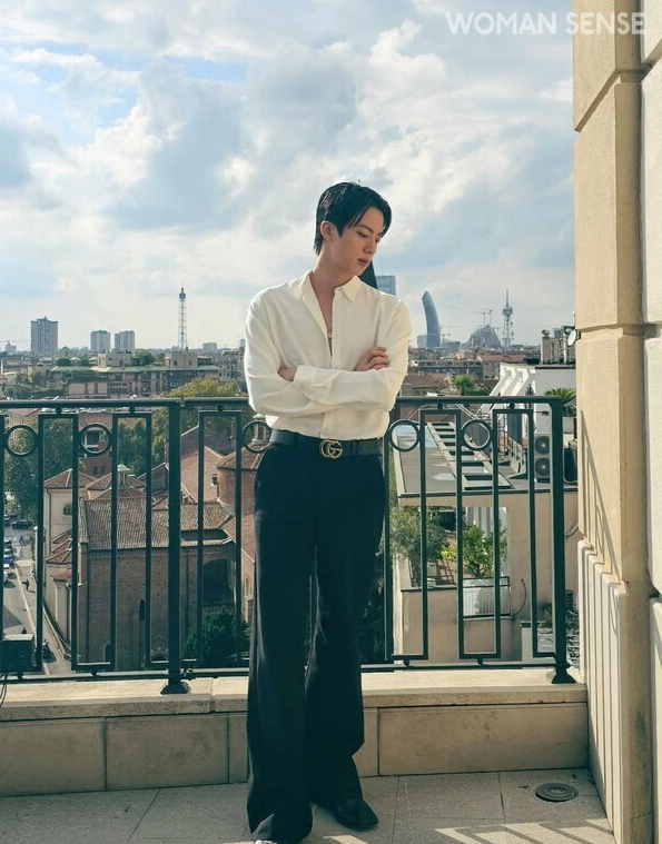 @jin 디올 쇼에 모습을 드러낸 BTS의 진&nbsp;