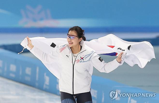태극기 세리머니 하는 이나현 [연합뉴스 자료사진]