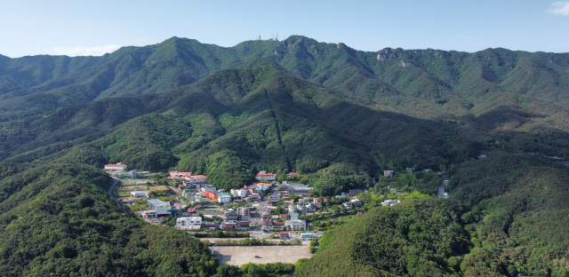 2023년 국립공원으로 승격됐지만 관광인프라가 부족한 팔공산에 대해 주민·기초의원들은 관광인프라 개선 촉구에 나섰다. 위 사진은 팔공산 전경. 대구일보DB