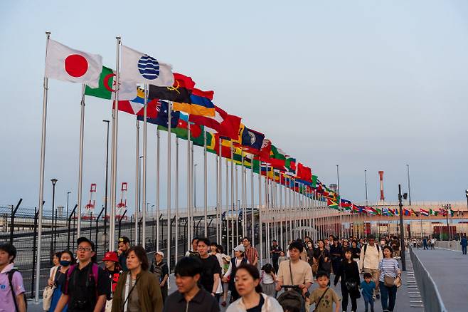 2025 오사카·간사이 엑스포 행사장을 방문한 관람객들 (사진=게티이미지)