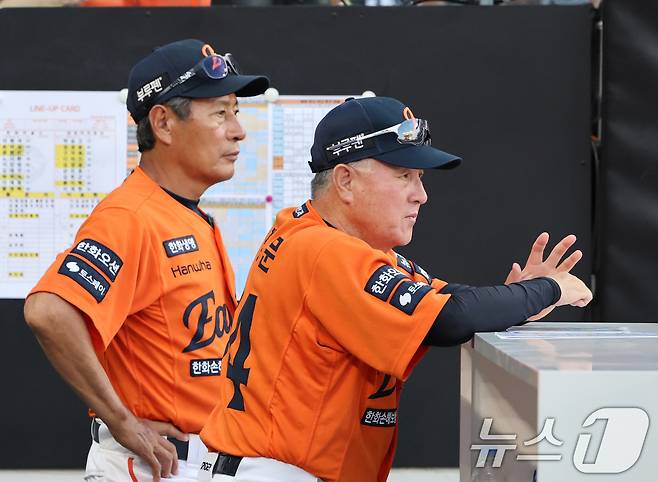 한화 이글스 김경문 감독(오른쪽). 2025.8.29/뉴스1 ⓒ News1 김기태 기자