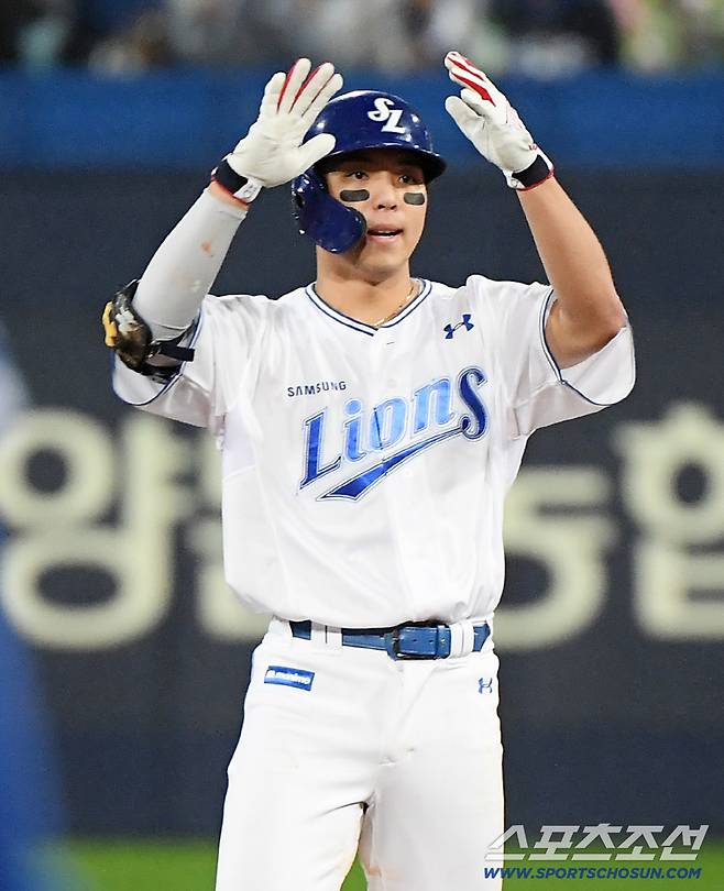 13일 대구 라이온즈파크에서 열린 SSG와 삼성의 준PO 3차전. 5회말 2사 1, 2루 김영웅이 1타점 2루타를 친 후 환호하고 있다. 대구=정재근 기자 cjg@sportschosun.com/2025.10.13/