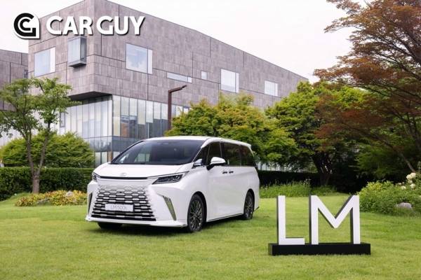 알파드에서 진화한 렉서스 LM