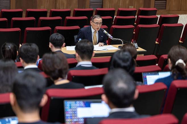 위성락 국가안보실장이 15일 서울 용산 대통령실 청사에서 한국인 대상 납치·감금 범죄가 급증하는 캄보디아에 대한 대응 현황 브리핑을 하고 있다. 뉴스1