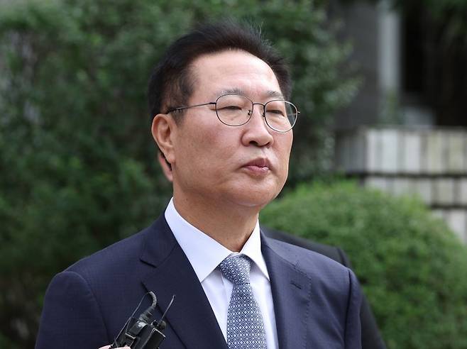 윤석열 전 대통령의 12·3 비상계엄 선포에 가담한 혐의를 받는 박성재 전 법무부 장관이 지난 14일 서울 서초구 서울중앙지방법원에서 열린 구속 전 피의자 심문(영장실질심사)를 마친 뒤 법정을 나서고 있다. 사진=뉴시스