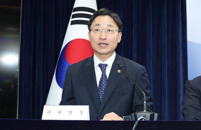 임광현 국세청장이 15일 정부서울청사에서 열린 '주택시장 안정화 대책 관련 관계부처 합동 브리핑'에서 모두발언을 하고 있다. 국세청 제공