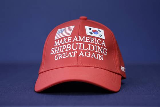 대통령실이 지난 9월 3일 서울 용산 청사에서 한미 관세협상에서 쓰였던 '마스가(MASGA, Make America Shipbuilding Great Again) 모자'를 공개했다. 뉴시스