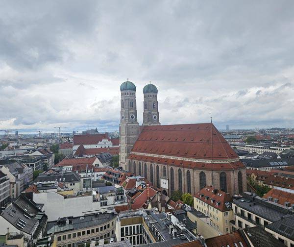 뮌헨 프라우엔 교회. 신시청사 첨탑에서 찍었다.