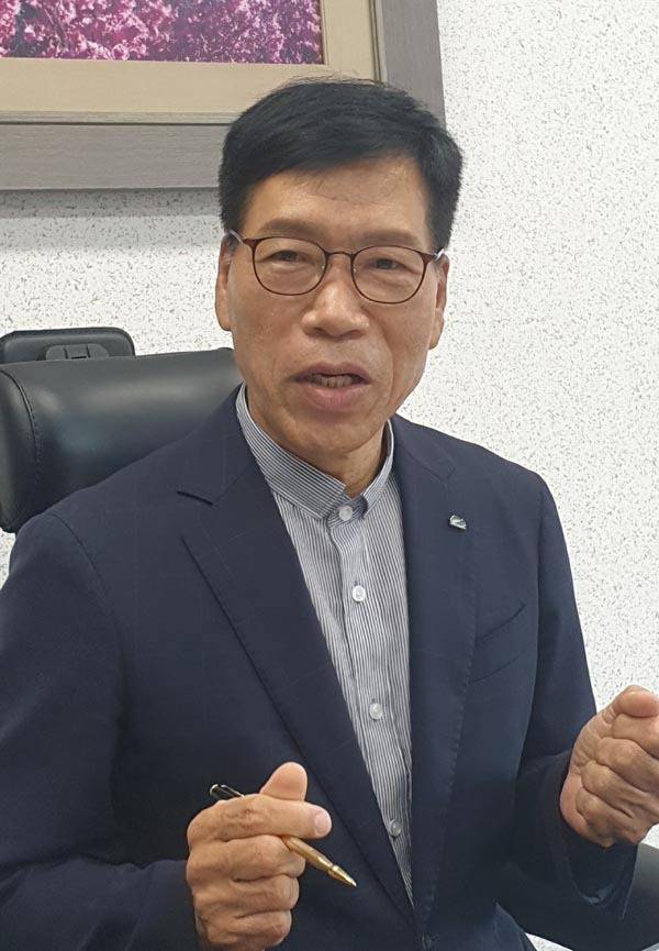 강석수 통영관광개발공사 사장이 관광활성화 방안에 대해 설명하고 있다. 박현철 기자