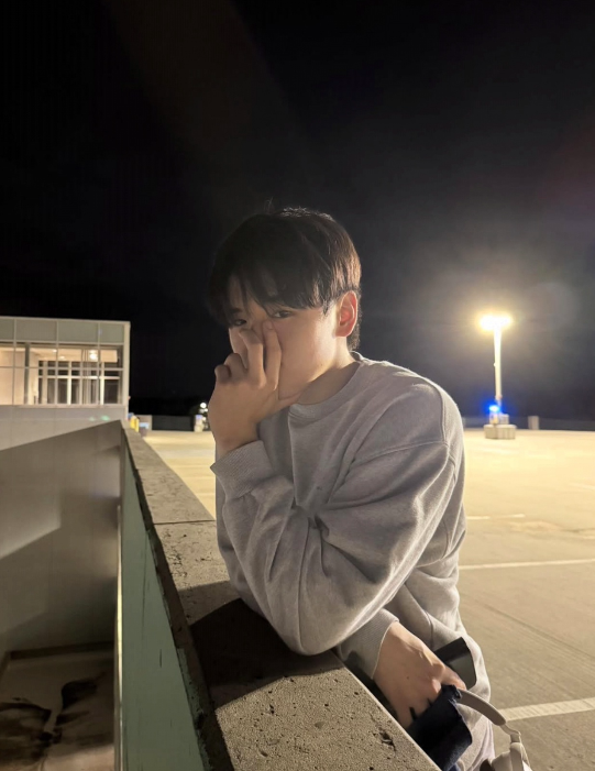 윤민수와 김민지의 아들 윤후가 부모의 ‘위장이혼설’ 해명 이후, 가을 감성 가득한 근황을 전했다.사진=윤민수 SNS