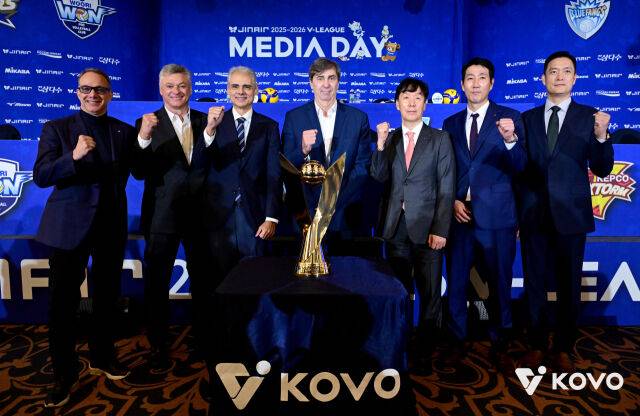 미디어데이에 참석한 감독들의 단체 사진./KOVO