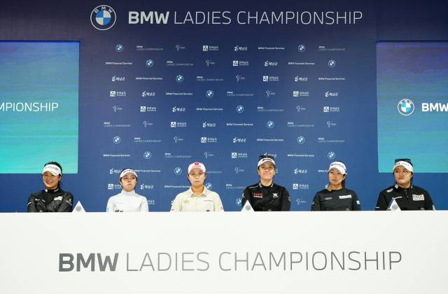15일 전남 해남의 파인비치CC에서 열린 LPGA 투어 BMW 레이디스 챔피언십 기자회견 모습. 윤이나(왼쪽부터), 야마시타 미유, 김효주, 해나 그린, 김아림, 유해란. 사진 제공=대회조직위