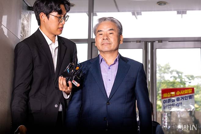 9월23일 이종섭 전 국방부 장관이 첫 피의자 조사를 받기 위해 채 상병 특검 사무실에 출석하고 있다. ⓒ시사IN 신선영