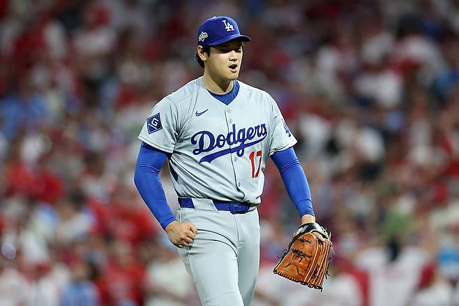 LA 다저스 오타니가 5일 NLDS 1차전에서 필라델피아를 상대로 6이닝을 막고 내려오고 있다. Getty Images코리아