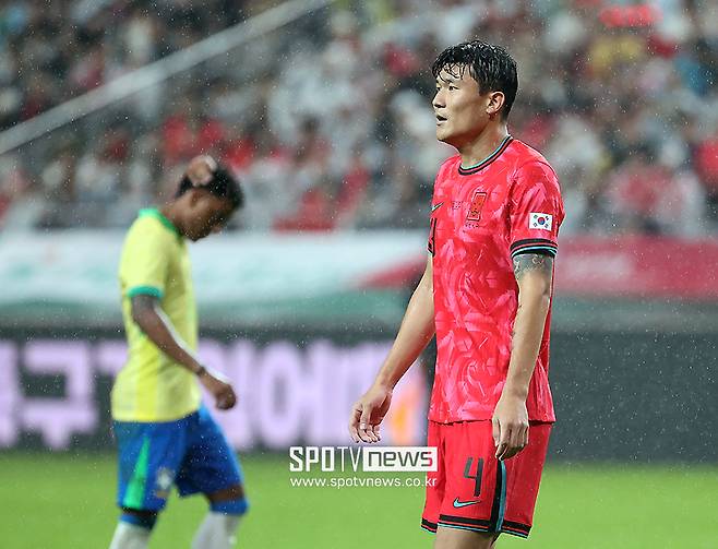 ▲ 14일 서울 마포구 서울월드컵경기장에서 열린 한국과 파라과이 축구 대표팀의 친선경기. 엄지성의 선제골과 오현규의 추가골로 한국이 2-0으로 이기면서 승리 분위기로 돌아섰다. &nbsp;ⓒ 곽혜미 기자