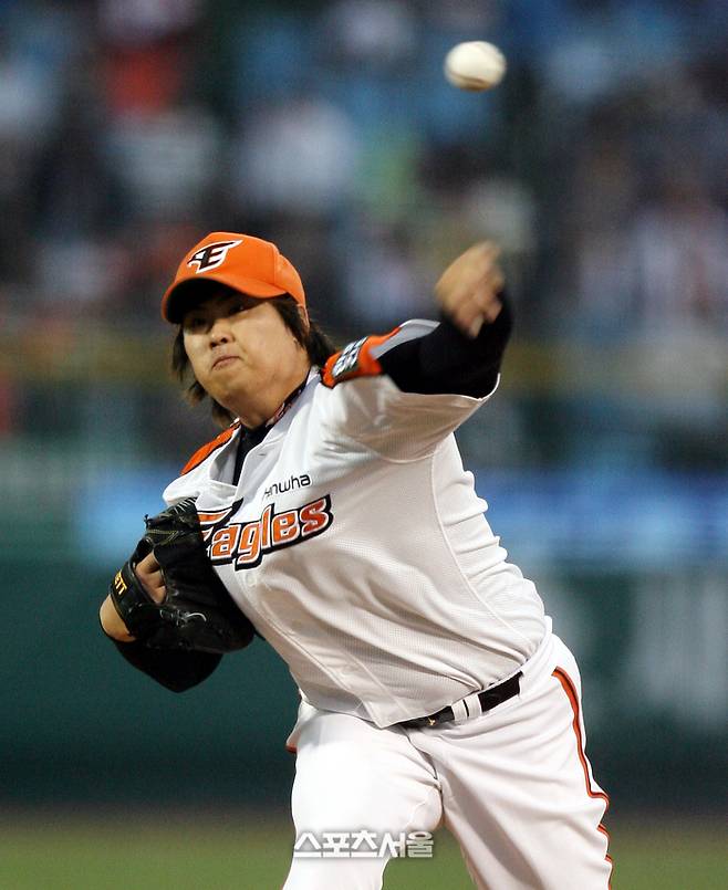 한화 류현진이 2007 준플레이오프 1차전 삼성과 경기에 선발 등판해 역투하고 있다. 사진 | 스포츠서울 DB