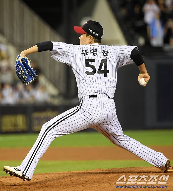 2일 잠실구장에서 열린 LG 트윈스와 롯데 자이언츠의 경기. LG 유영찬이 역투하고 있다. 잠실=박재만 기자 pjm@sportschosun.com/2025.09.02/