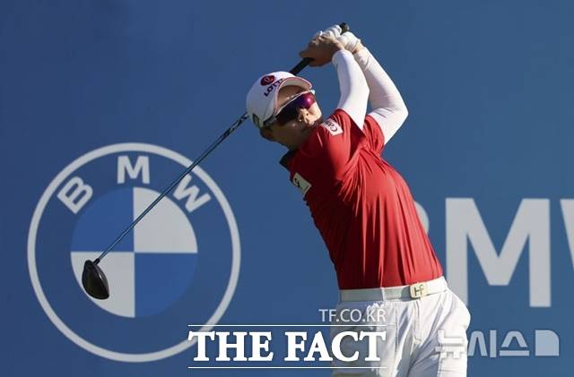 지난해 서원힐스에서 열린 BMW 레이디스 챔피언십 최종 라운드 1번홀에서 김효주가 티샷을 하고 있다. 김효주는 올해 한국선수 중 가장 높은 순위로 참가, 좋은 성적을 기대케 한다./뉴시스