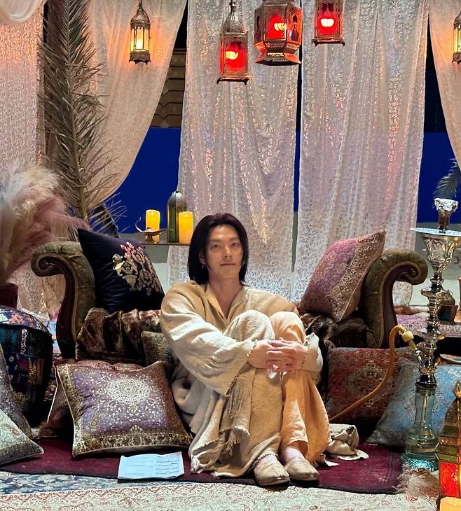 드라마 ‘다 이루어질지니’ 촬영 현장의 김우빈. 인스타그램@____kimwoobin