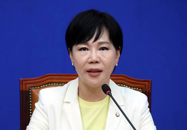 [서울=뉴시스] 고승민 기자 = 전현희 더불어민주당 수석최고위원이 9일 서울 여의도 국회에서 현안 기자간담회를 하고 있다. 2025.10.09. kkssmm99@newsis.com