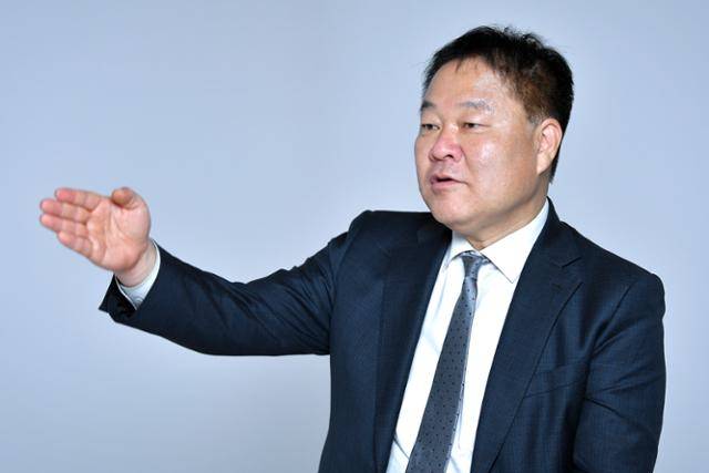 김학균 신영증권 리서치센터장이 13일 서울 중구 한국일보 본사에서 본보와 인터뷰를 하고 있다. 임지훈 인턴기자